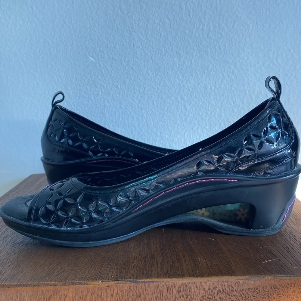 J-41 Adventure On Cosmos Leather Open Toed Black Cutout Shoes, Women’s 6.5M